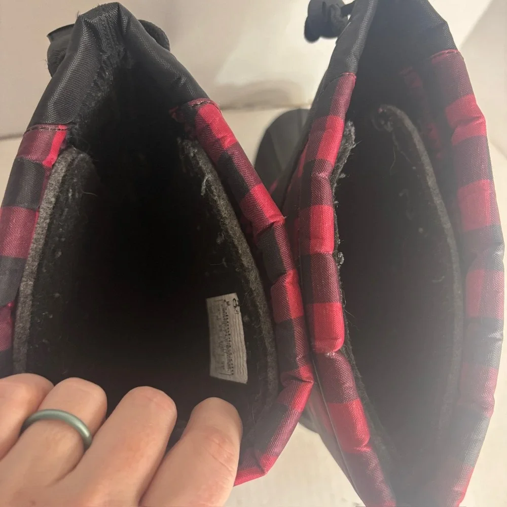 Columbia Powderbug Kids Size 5 Pink & Black Plaid Waterproof‎ Snow Boot